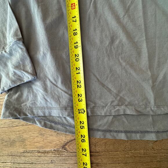 Vuori Women's Long-Sleeve Feather Tee - Size XS - Picture 6 of 6